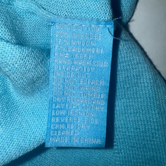 J. McLaughlin Women’s Double V Lightweight Sweater Teal Med Excellent Condition - Picture 3 of 5